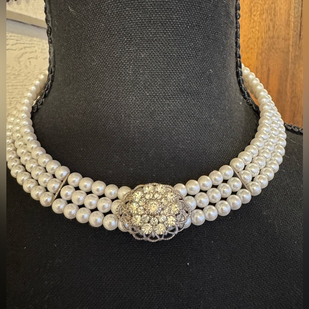 Vintage faux Pearl & rhinestone choker!
